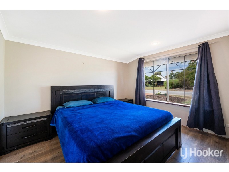 8 Country Road, Pinjarra WA 6208