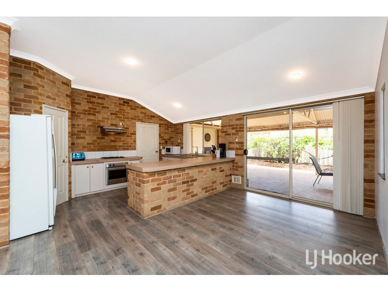 8 Country Road, Pinjarra WA 6208