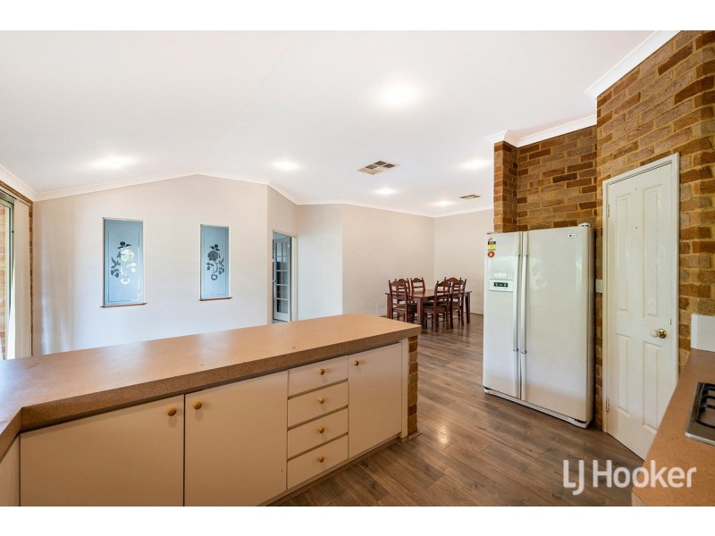 8 Country Road, Pinjarra WA 6208