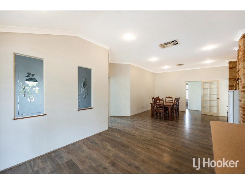 8 Country Road, Pinjarra WA 6208