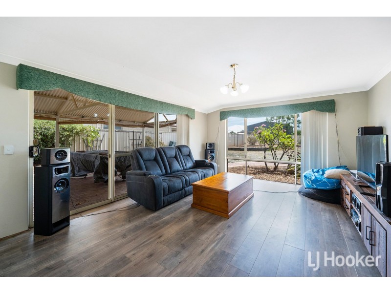 8 Country Road, Pinjarra WA 6208