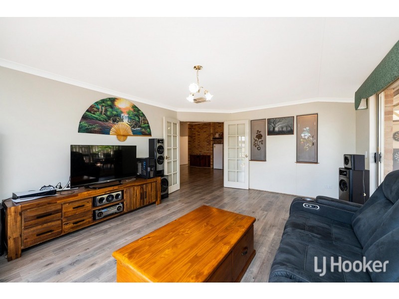 8 Country Road, Pinjarra WA 6208