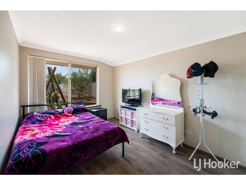 8 Country Road, Pinjarra WA 6208