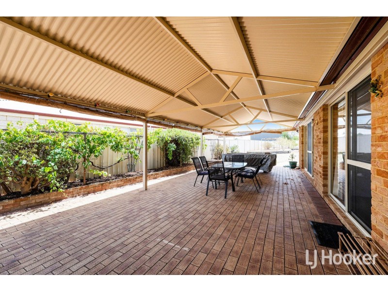 8 Country Road, Pinjarra WA 6208