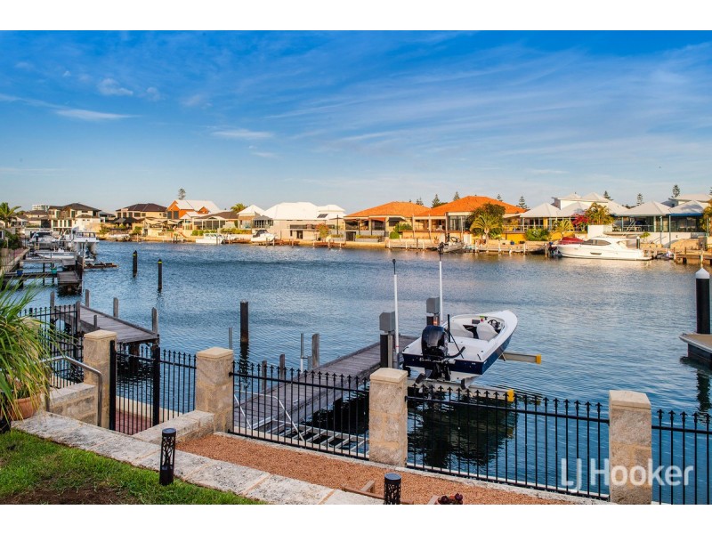 67 Aztec Island Retreat, Halls Head WA 6210
