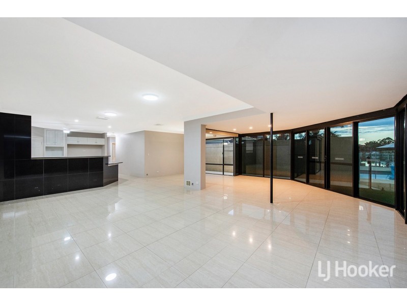 33 Warren Place, Dudley Park WA 6210