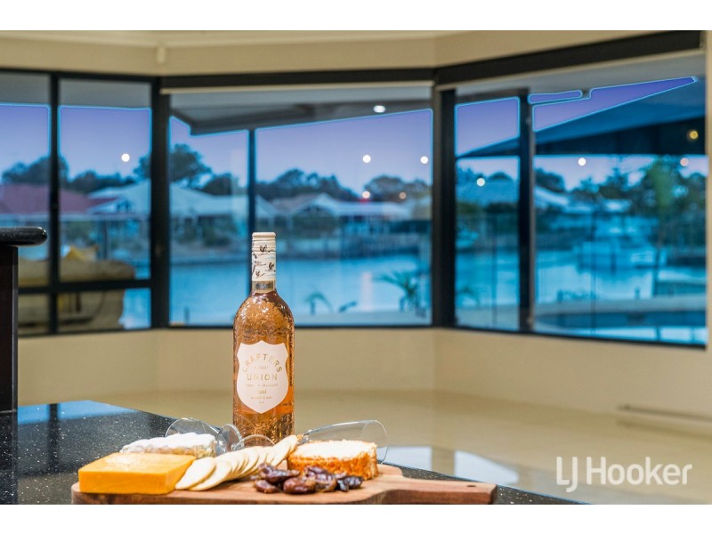 33 Warren Place, Dudley Park WA 6210