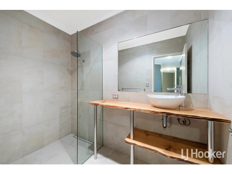 33 Warren Place, Dudley Park WA 6210