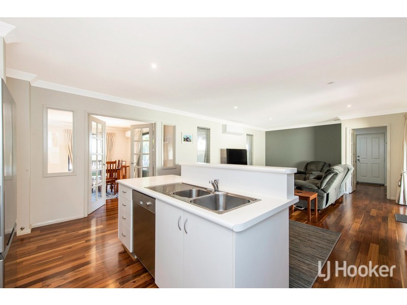 8 Zamia Loop, Wannanup WA 6210