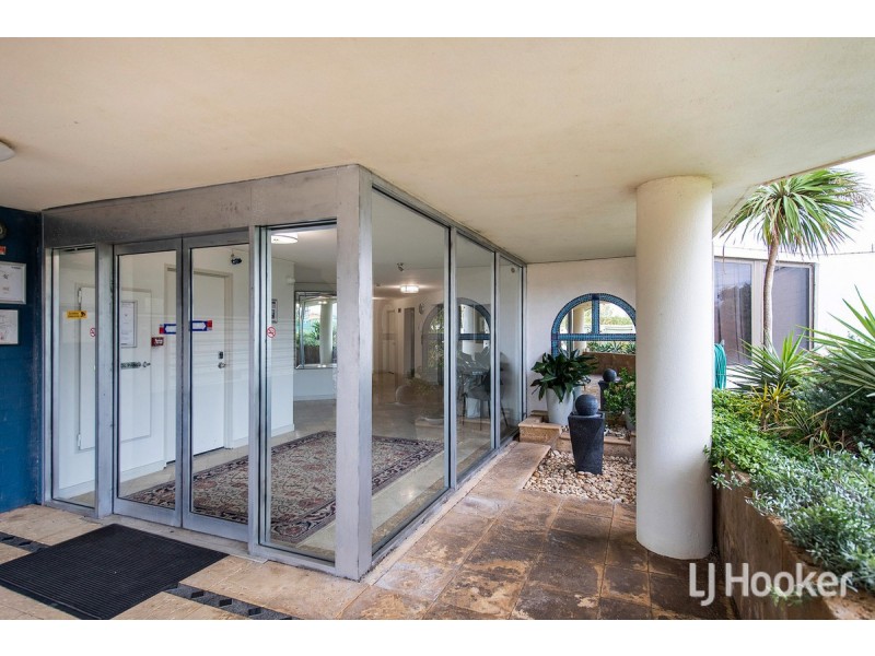 33/6A Valley Road, Halls Head WA 6210