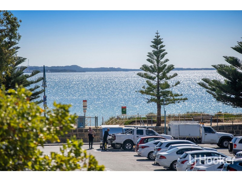 2/61 Rockingham Beach Road, Rockingham WA 6168