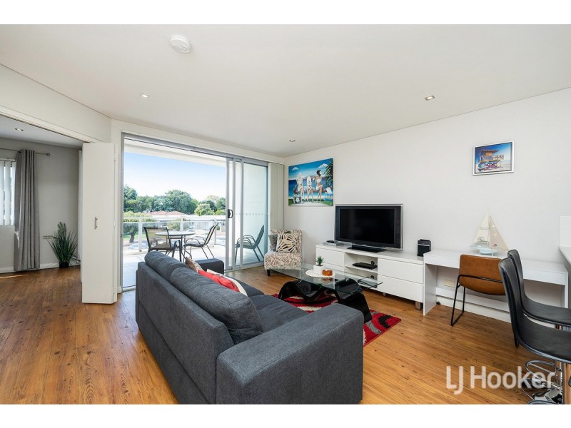 2/61 Rockingham Beach Road, Rockingham WA 6168