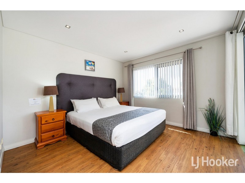 2/61 Rockingham Beach Road, Rockingham WA 6168