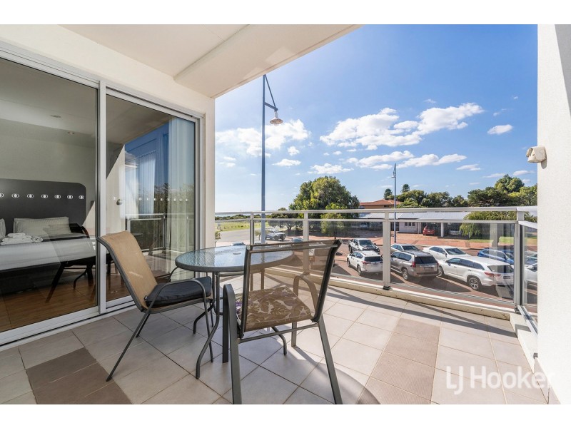 2/61 Rockingham Beach Road, Rockingham WA 6168