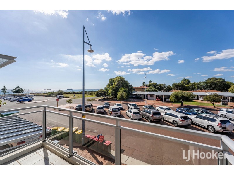 2/61 Rockingham Beach Road, Rockingham WA 6168