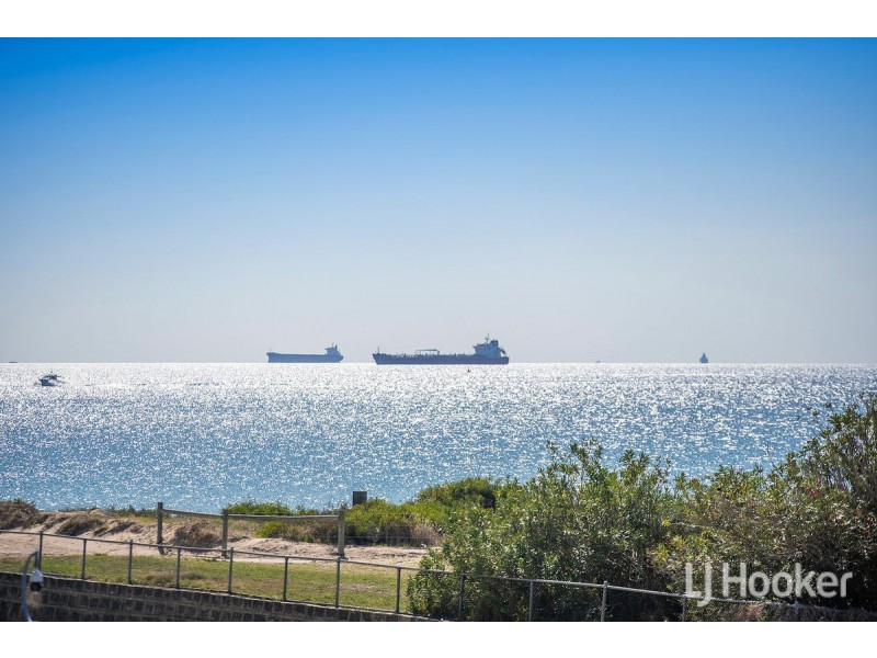 2/61 Rockingham Beach Road, Rockingham WA 6168