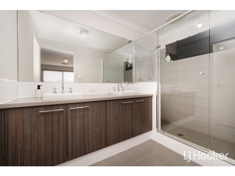 24 Pinehurst Loop, Meadow Springs WA 6210