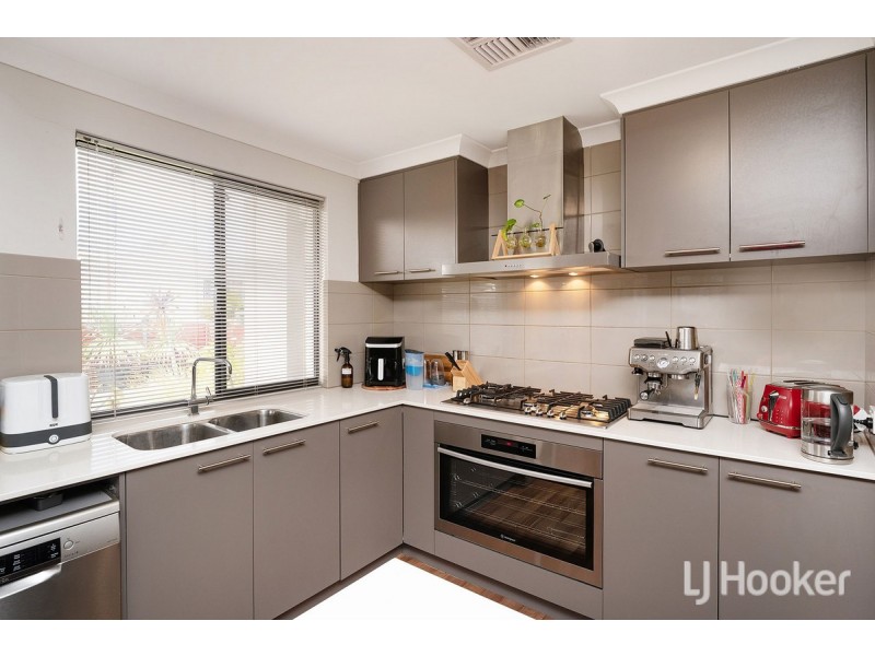 24 Pinehurst Loop, Meadow Springs WA 6210