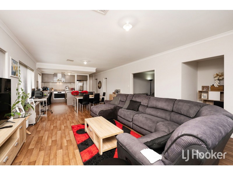 24 Pinehurst Loop, Meadow Springs WA 6210