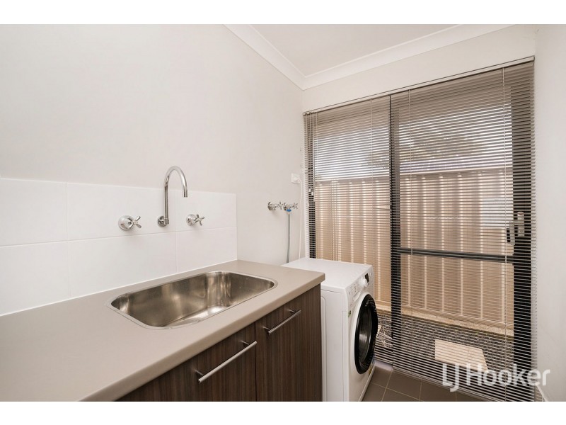 24 Pinehurst Loop, Meadow Springs WA 6210