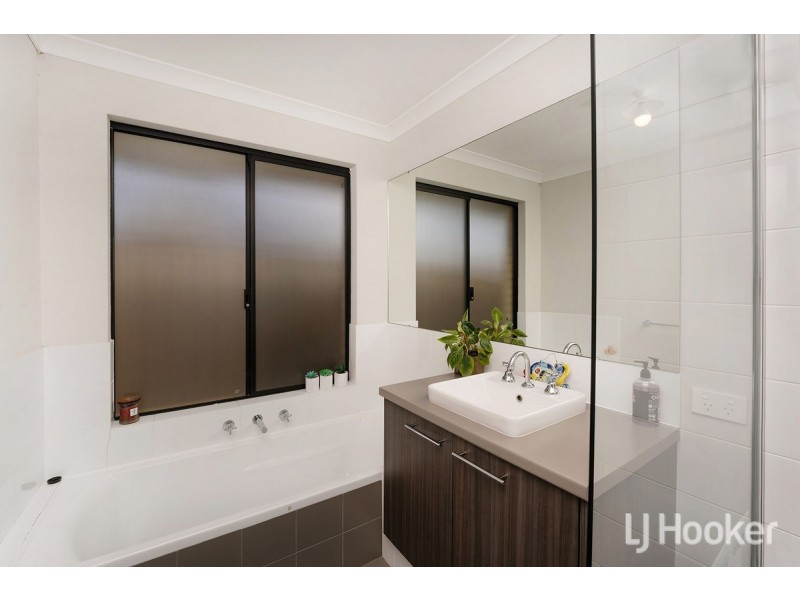 24 Pinehurst Loop, Meadow Springs WA 6210