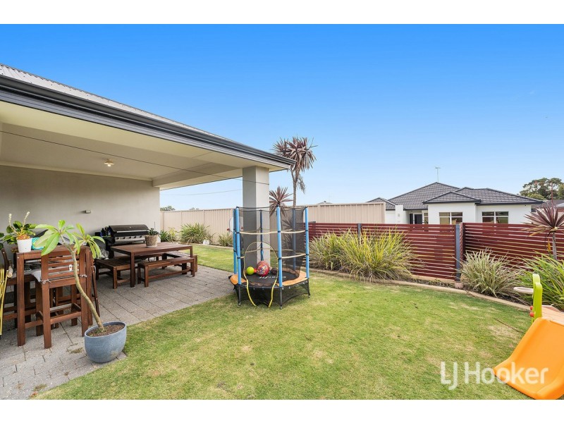 24 Pinehurst Loop, Meadow Springs WA 6210