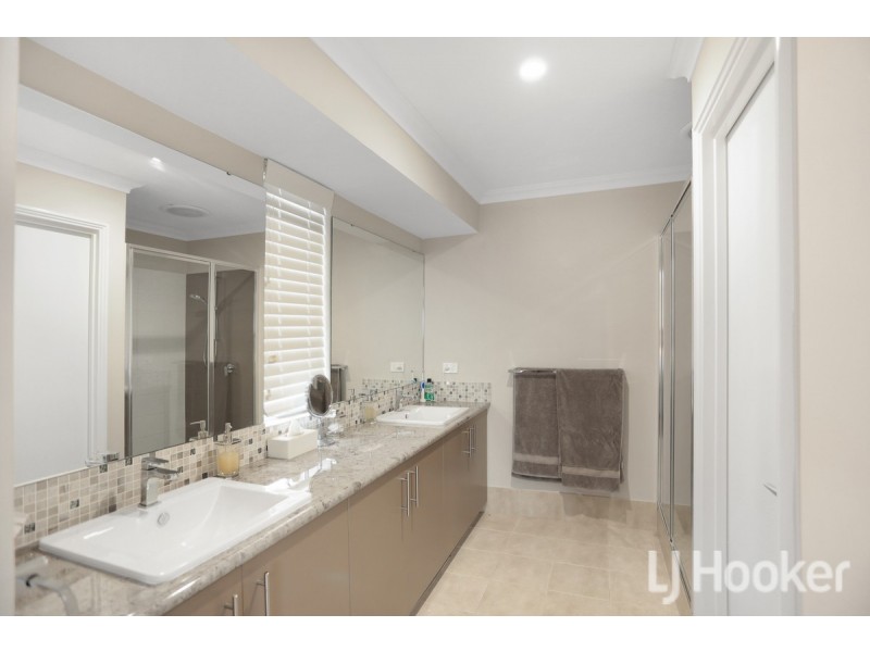 2/4 Maywood Way, Wannanup WA 6210