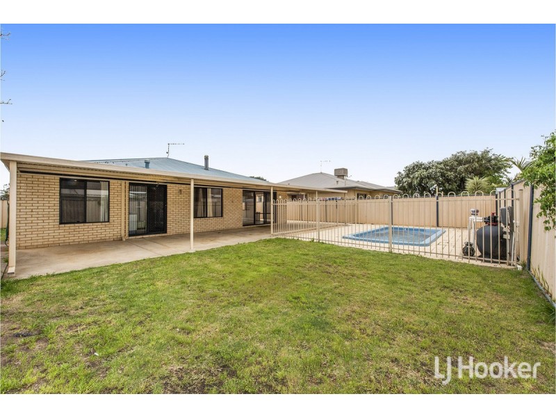 17 Kruger Loop, South Yunderup WA 6208