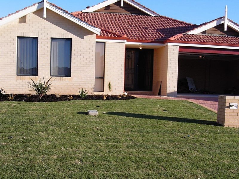 11 Lomatia Ramble, Halls Head WA 6210