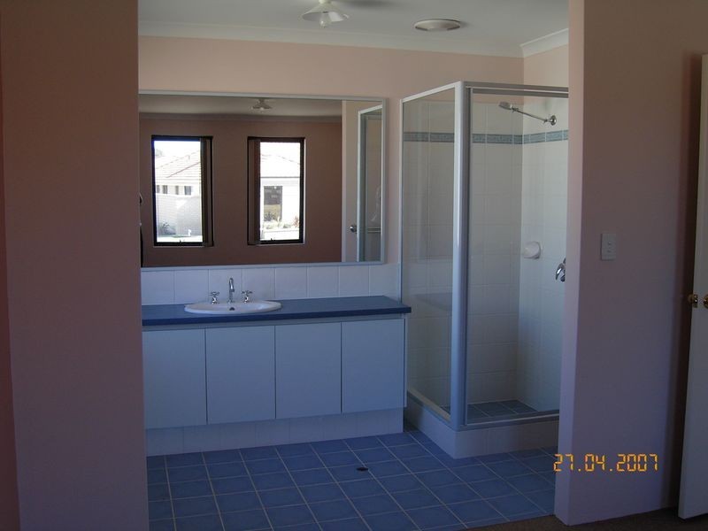 11 Lomatia Ramble, Halls Head WA 6210