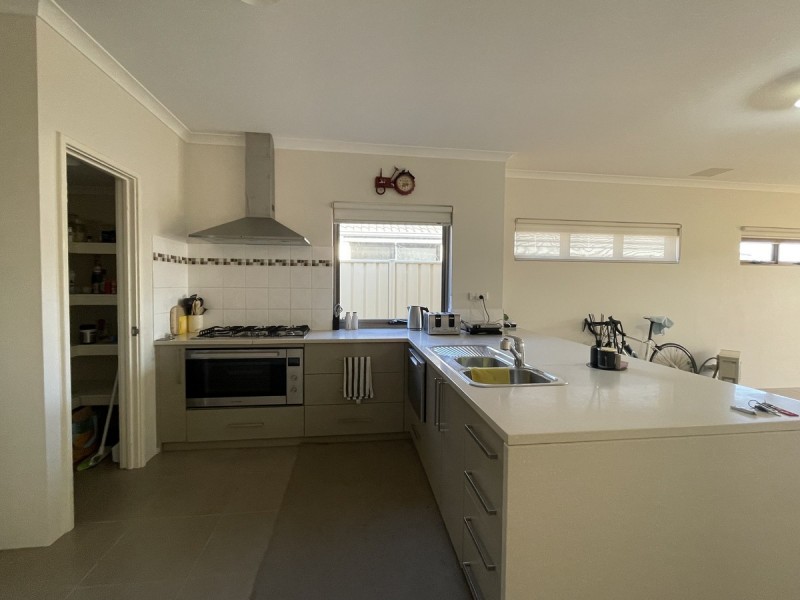 29 Dowerin Circuit, Lakelands WA 6180