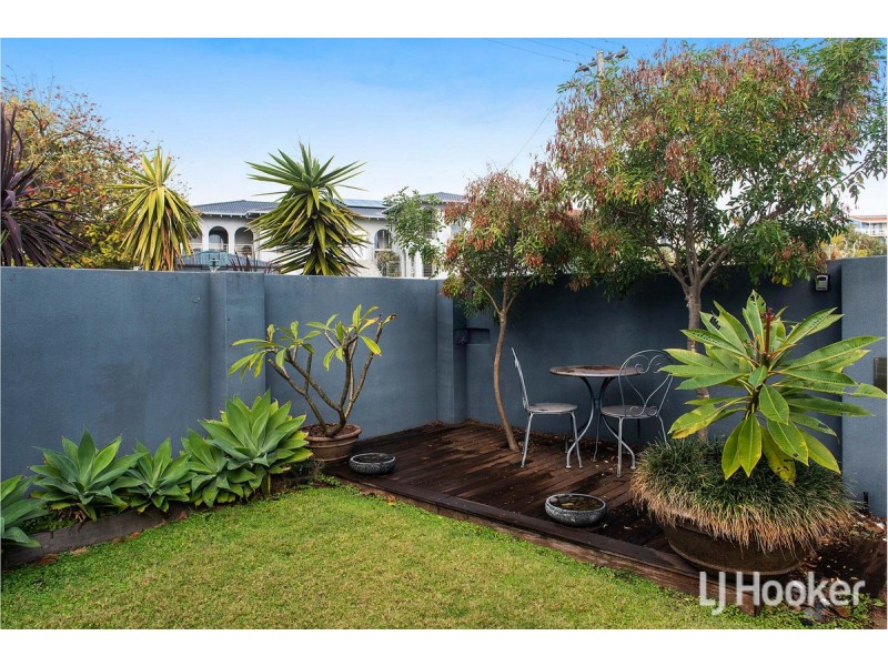 2B Sussex Place, Halls Head WA 6210