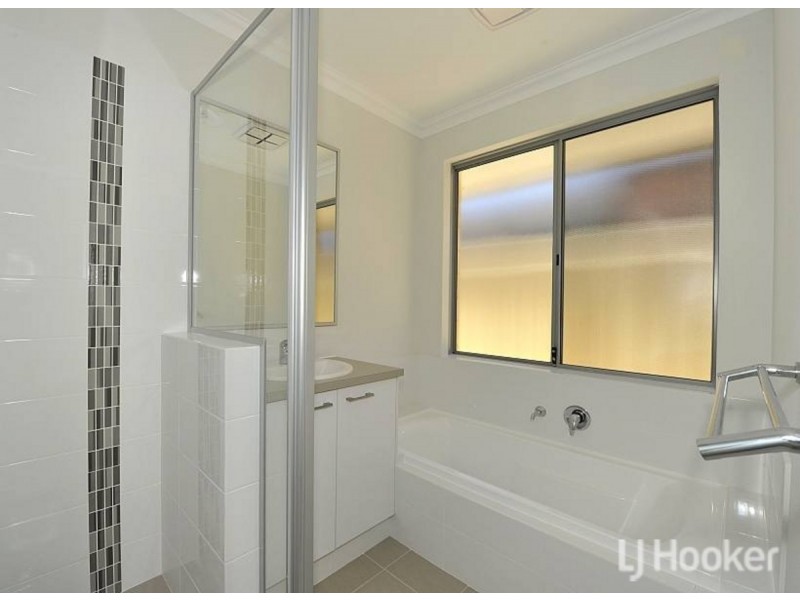 124 Badgerup Avenue, Lakelands WA 6180