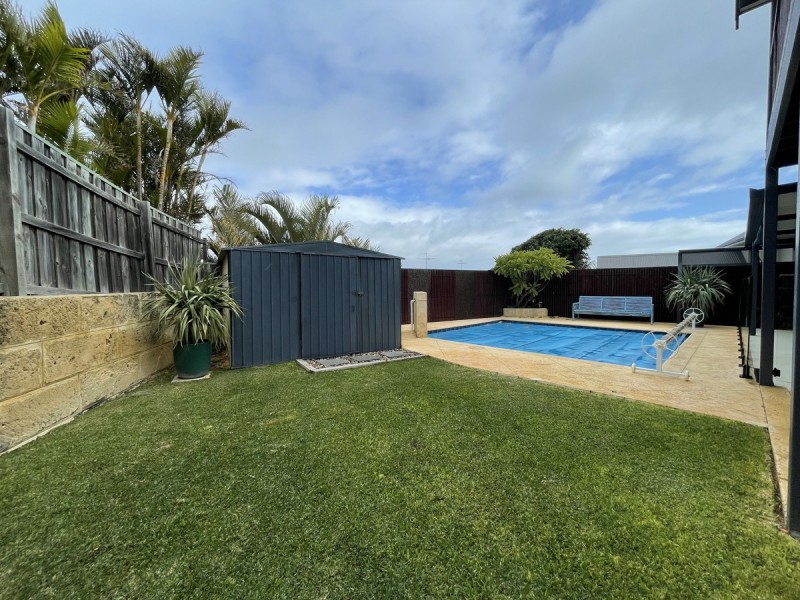 12 Highview Rise, Halls Head WA 6210