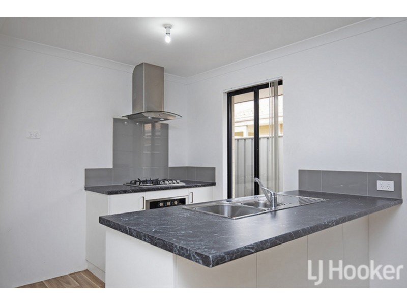 212 Lake Valley Drive, Lakelands WA 6180