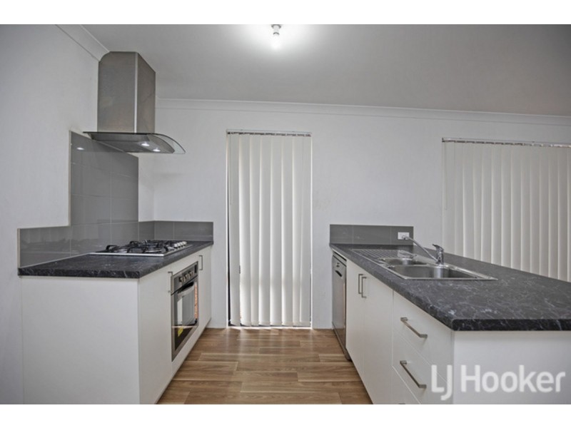 212 Lake Valley Drive, Lakelands WA 6180