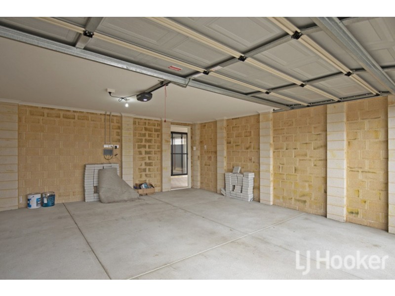 212 Lake Valley Drive, Lakelands WA 6180