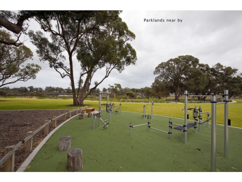 212 Lake Valley Drive, Lakelands WA 6180