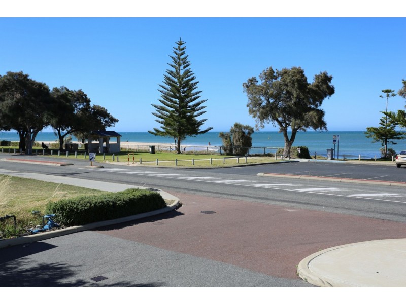 145 Peelwood Parade, Halls Head WA 6210