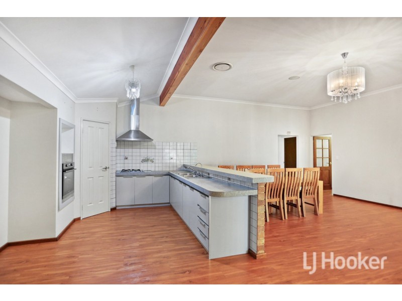148 Oakmont Avenue, Meadow Springs WA 6210