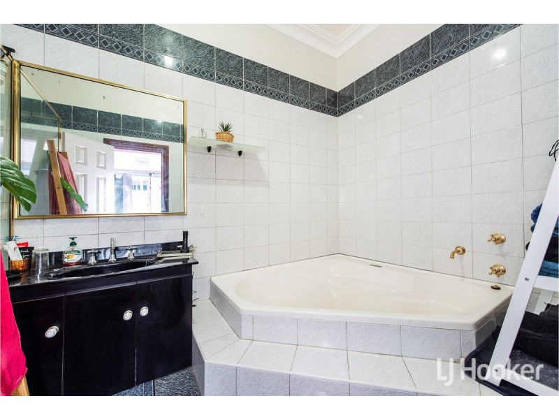 100 Amarillo Drive, Karnup WA 6176