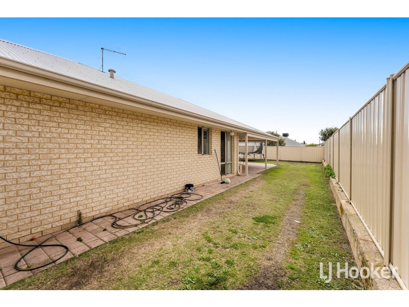 12 Highcliffe Circle, Lakelands WA 6180