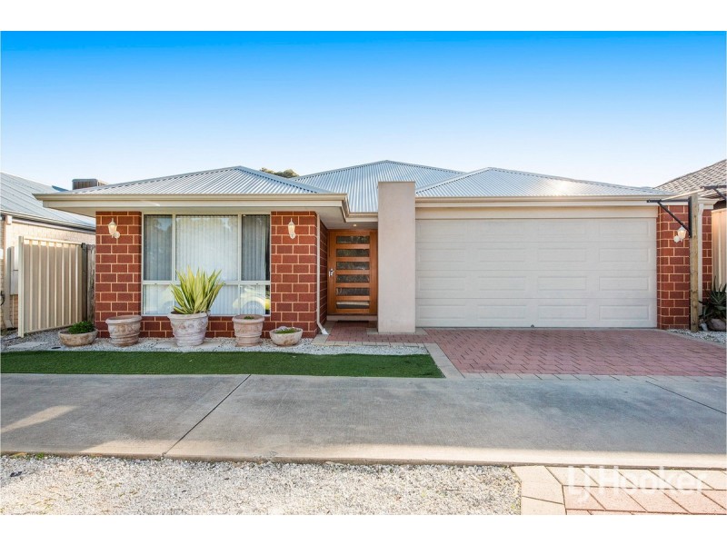 65 Warburton Trail, Lakelands WA 6180