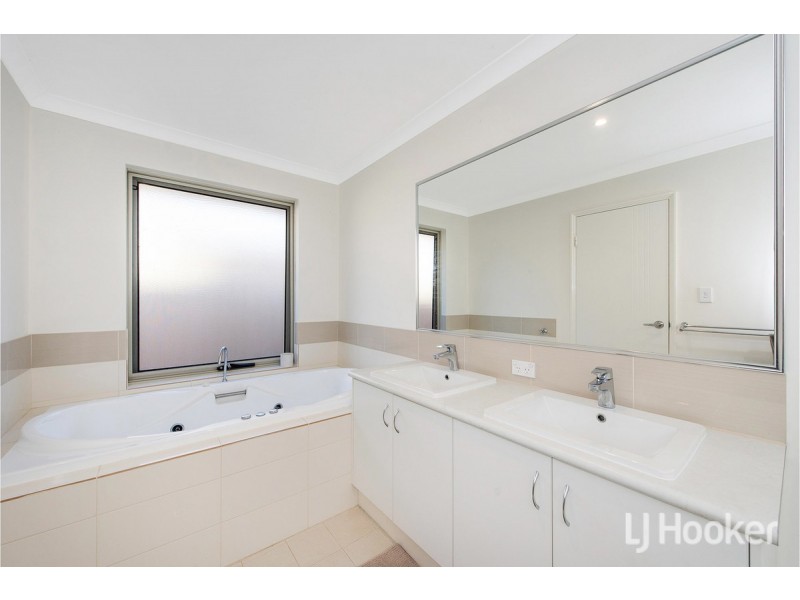 65 Warburton Trail, Lakelands WA 6180
