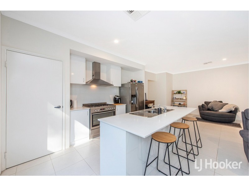 65 Warburton Trail, Lakelands WA 6180