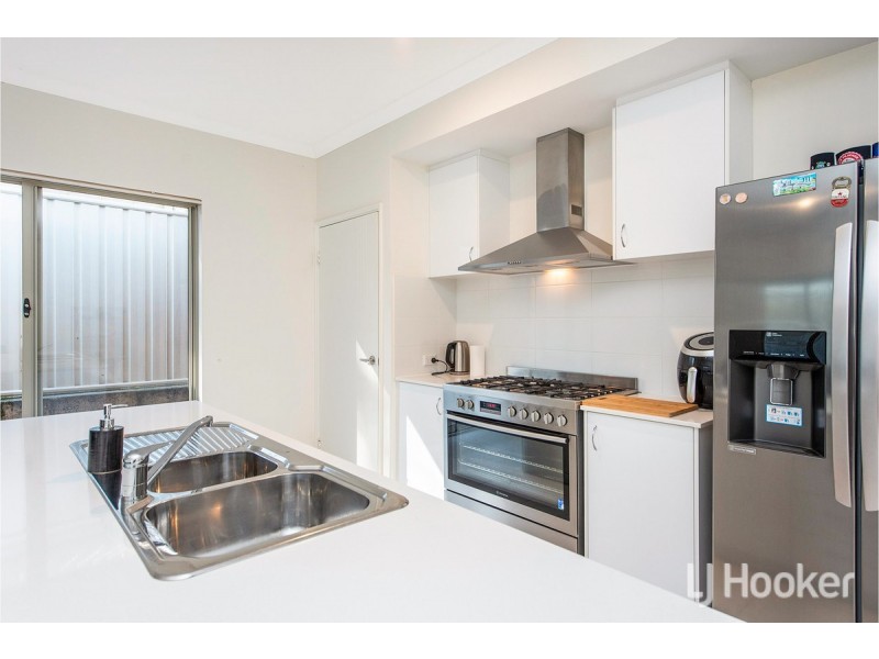 65 Warburton Trail, Lakelands WA 6180