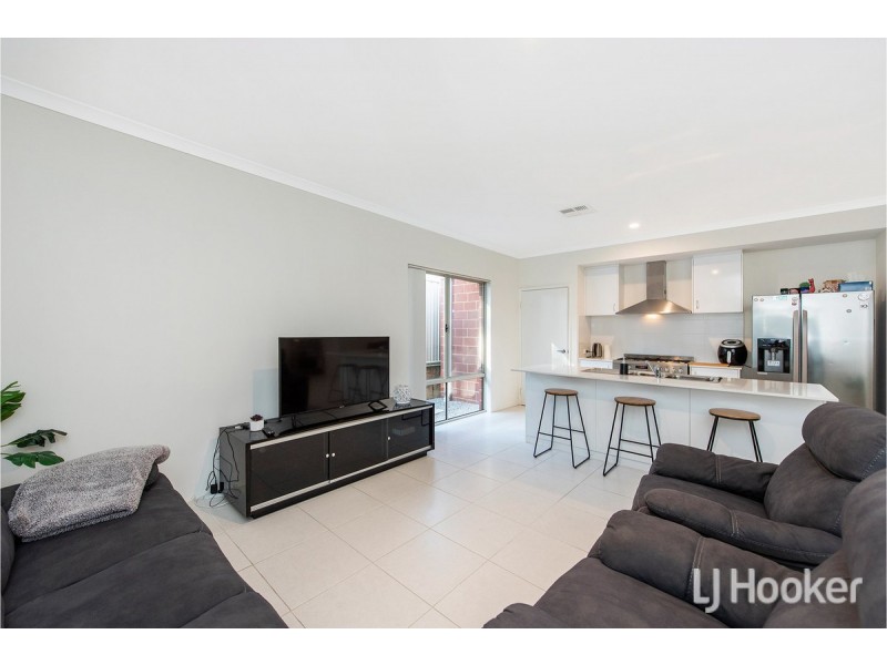 65 Warburton Trail, Lakelands WA 6180