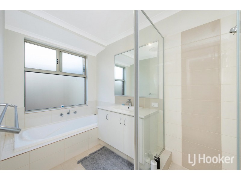 65 Warburton Trail, Lakelands WA 6180