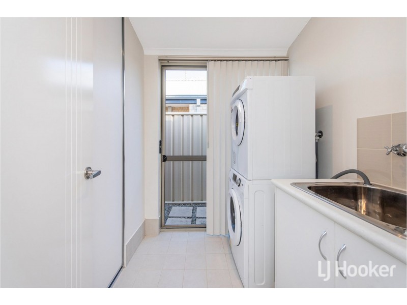 65 Warburton Trail, Lakelands WA 6180