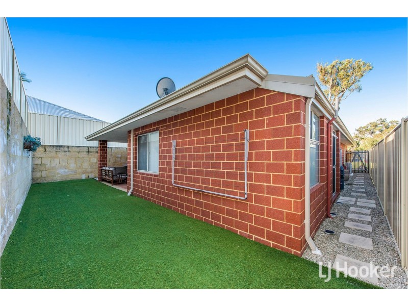 65 Warburton Trail, Lakelands WA 6180